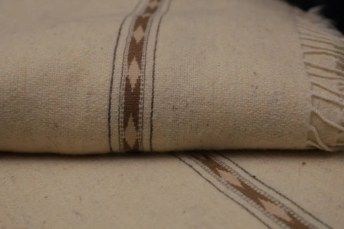 WOOLEN SHAWL SHAHRI CREAM